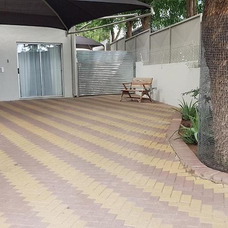 Feather Self Catering Accommodation Windhoek Buitenkant foto