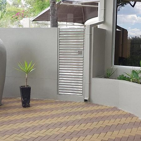 Feather Self Catering Accommodation Windhoek Buitenkant foto