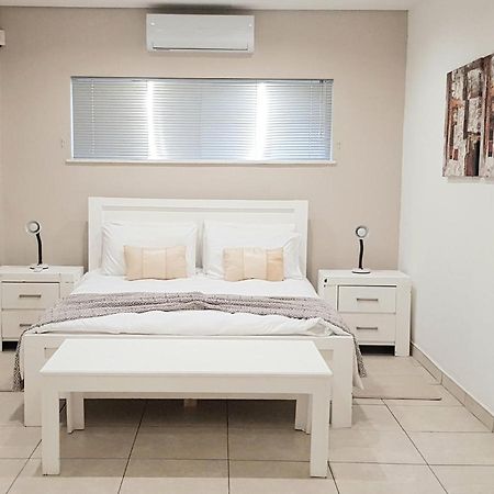 Feather Self Catering Accommodation Windhoek Buitenkant foto