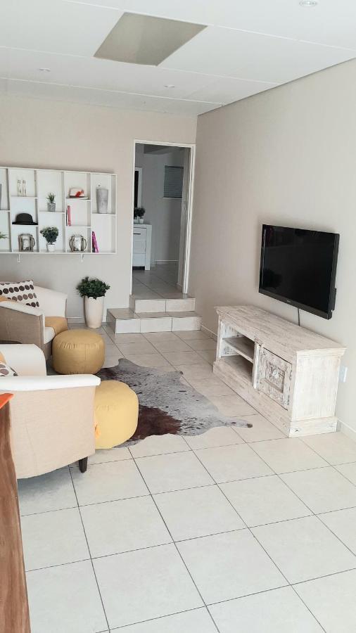 Feather Self Catering Accommodation Windhoek Buitenkant foto