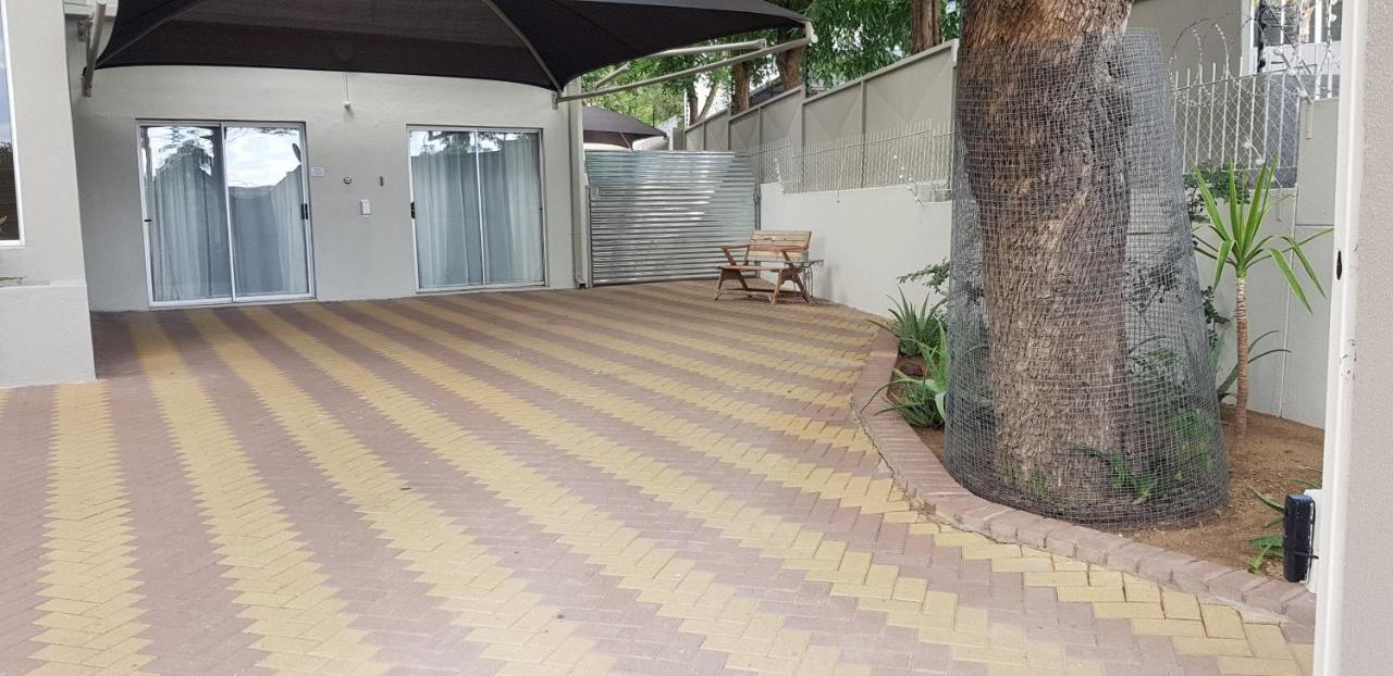 Feather Self Catering Accommodation Windhoek Buitenkant foto
